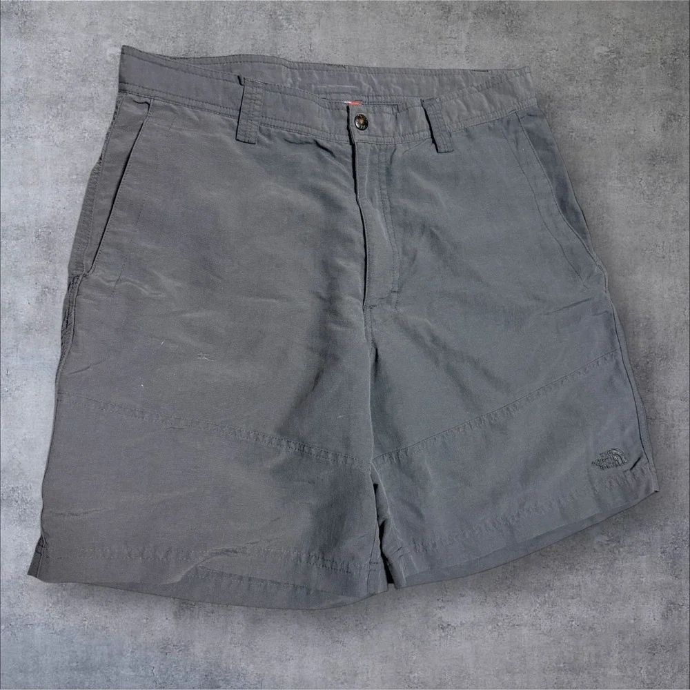 The North Face Shorts‎ Men's 34 Gray Chino Hiking Outdoor Nylon